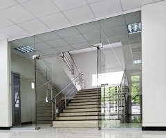 Những lưu ý khi sử dụng cửa kính cường lực
