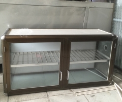 Thi công tủ chén nhôm kính treo tường – Giải pháp tối ưu không gian bếp hiện đại