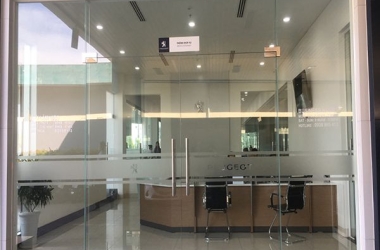 Nhà Thi Công Kính Cường Lực Long An Chất Lượng 
