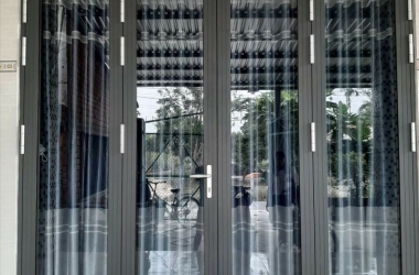 CỬA NHÔM KÍNH LONG AN GIÁ RẺ: GIẢI PHÁP TỔNG THỂ & THẨM MỸ BỀN VỮNG 2026
