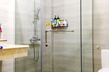 Thi Công Phòng Tắm Kính Gần Đây: Báo Giá & Quy Trình Chuyên Nghiệp
