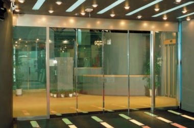 Cơ ở nhận lắp đặt cửa kính tự động uy tín, giá tốt