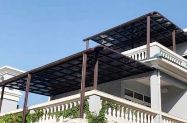 Điểm qua địa chỉ cung cấp mái nhựa ngoài trời giá rẻ, bền, dễ lắp đặt