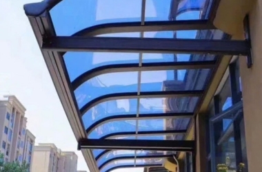 Thi công tấm lợp nhựa cường lực polycarbonate đặc kiên cố nhanh chóng