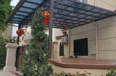 Tấm lợp nhựa poly đặc ruột - Giải pháp hiện đại cho mọi công trình
