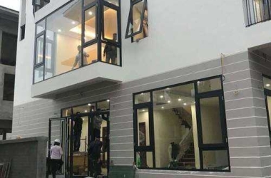 Đâu là nơi thi công cửa kính cường lực chuyên nghiệp