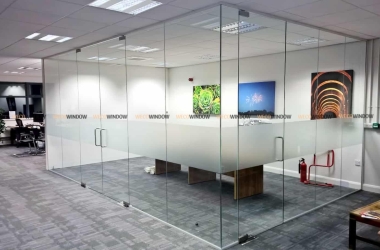Vách ngăn kính văn phòng hiện đại – Đẹp, bền | Phúc Hưng
