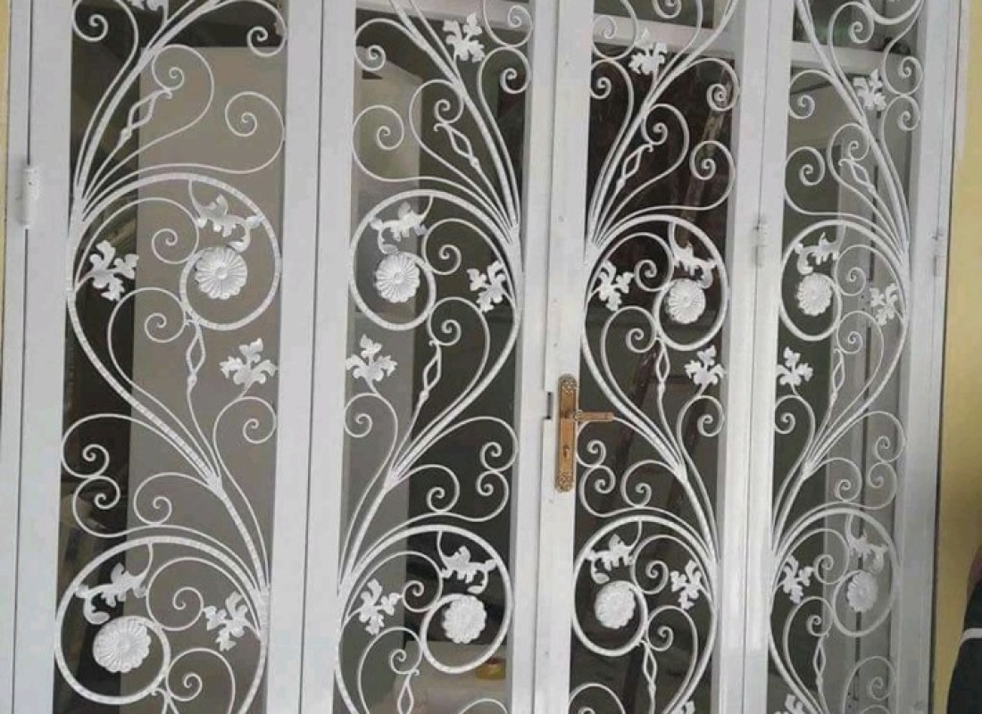 cửa sắt mỹ thuật đức huệ