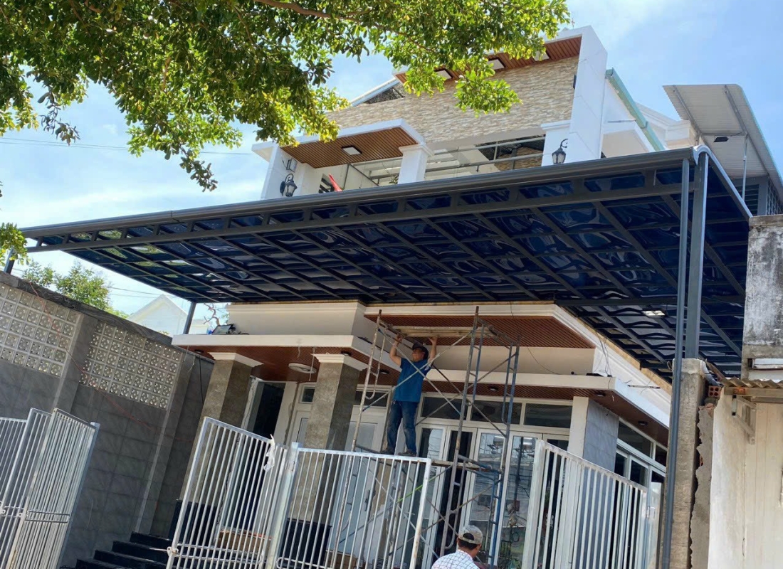 Mái hiên  Polycarbonate khung xương nhập khẩu