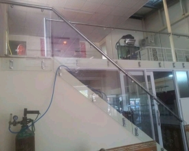 CẦU THANG KÍNH INOX